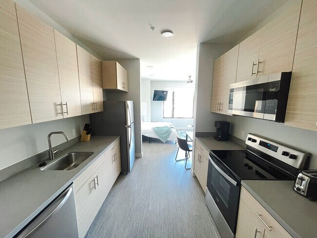 Building Photo - 2530 University Ave