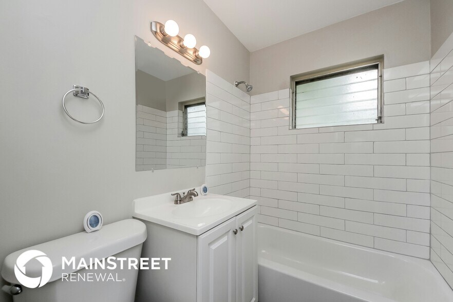 Building Photo - 2627 N Beaumont Ave