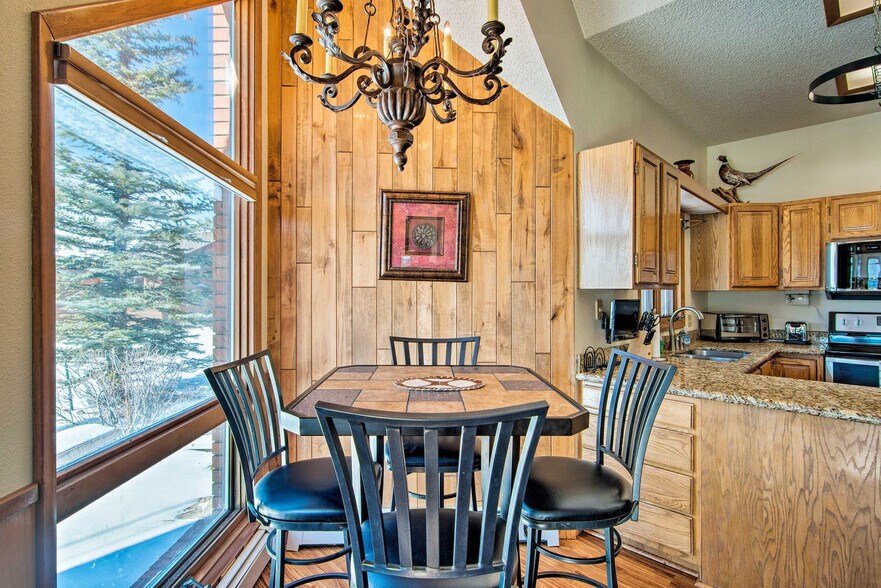 Building Photo - 1740 High Pine Dr