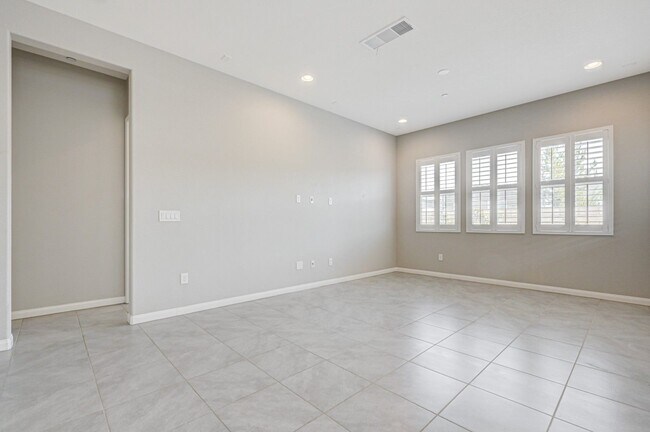 Building Photo - COMFY and NEW 3 Bedroom Home in Skye Canyon!