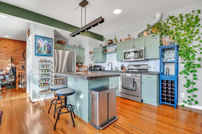 Building Photo - Luxury residence in the heart of Denver’s historic Baker district - 2 bedrooms - 2 Bathrooms - To...