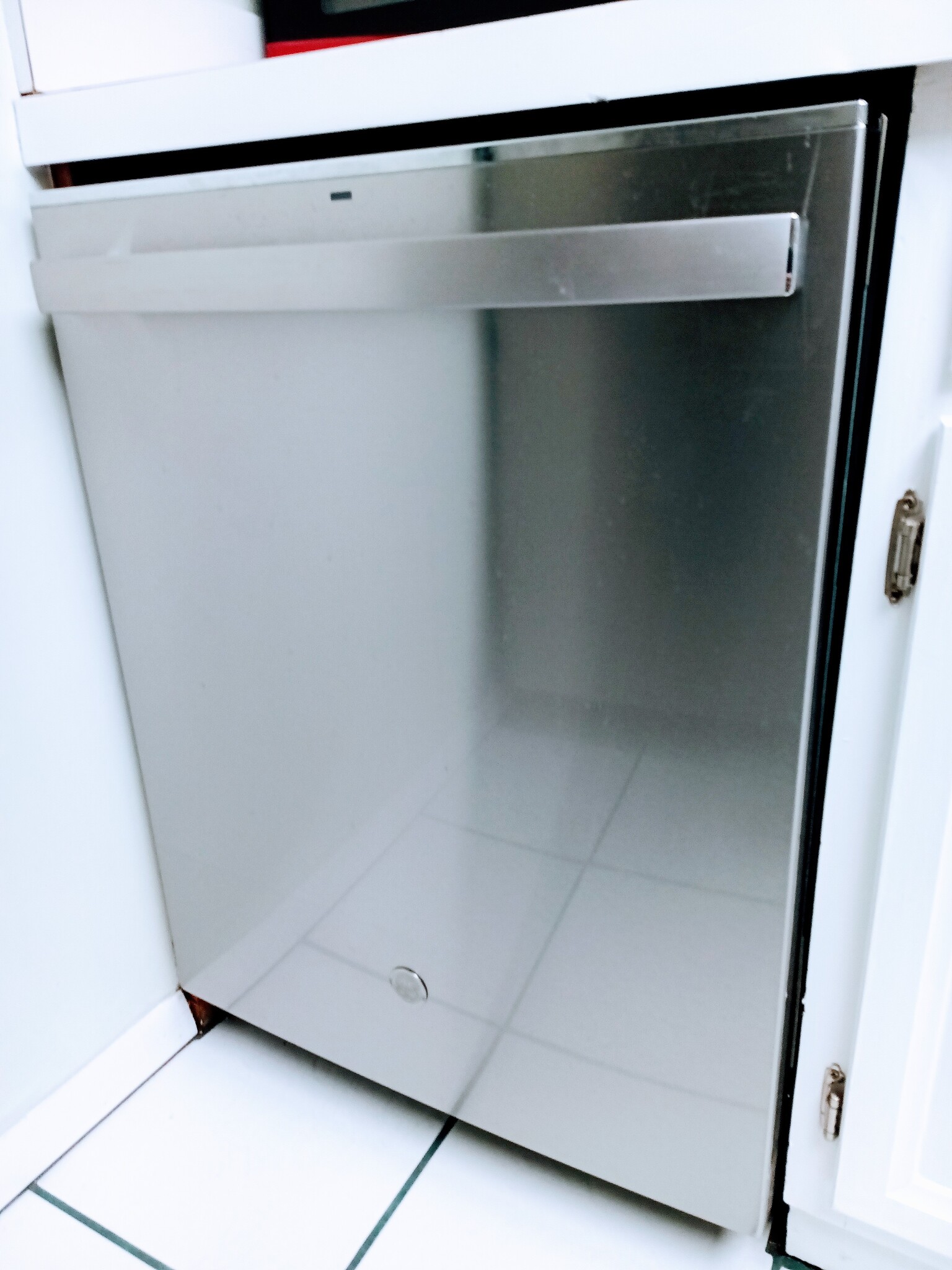 New stainless steel dishwasher - 8727 Thomas Dr