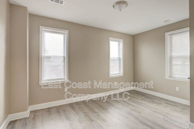 Building Photo - 4201 Nicholas Ave