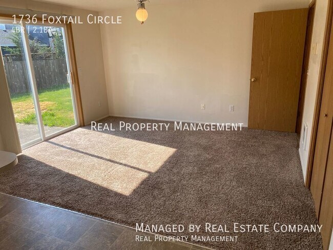 Building Photo - Woodland 4 Bed 2.5 Bath Home with Two Car ...