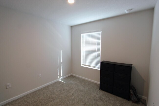 Building Photo - 440 Scarborough St