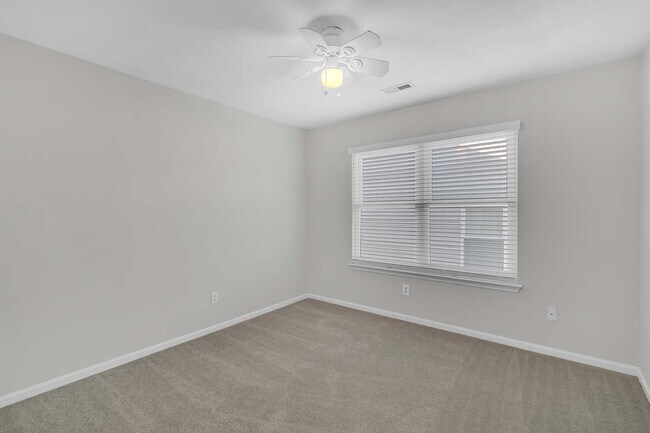 Building Photo - 710 Ray Ave