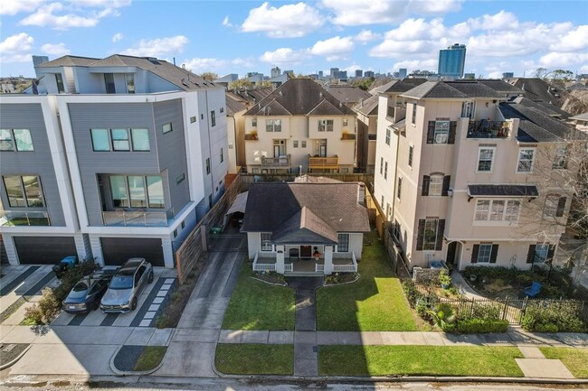 Building Photo - 511 Peden St