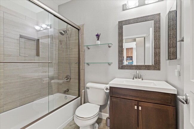 Building Photo - Modern Summerlin 2 Bedroom Condo with Garage - Fully Furnished