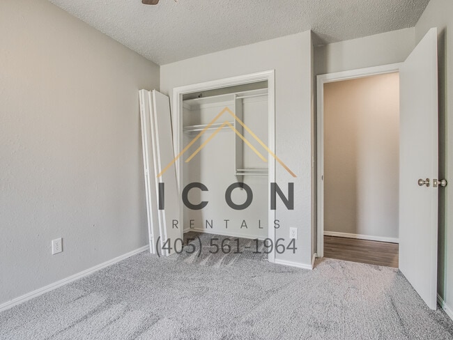 Building Photo - 517 N Robin Way