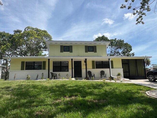 Building Photo - 730 Glade Rd