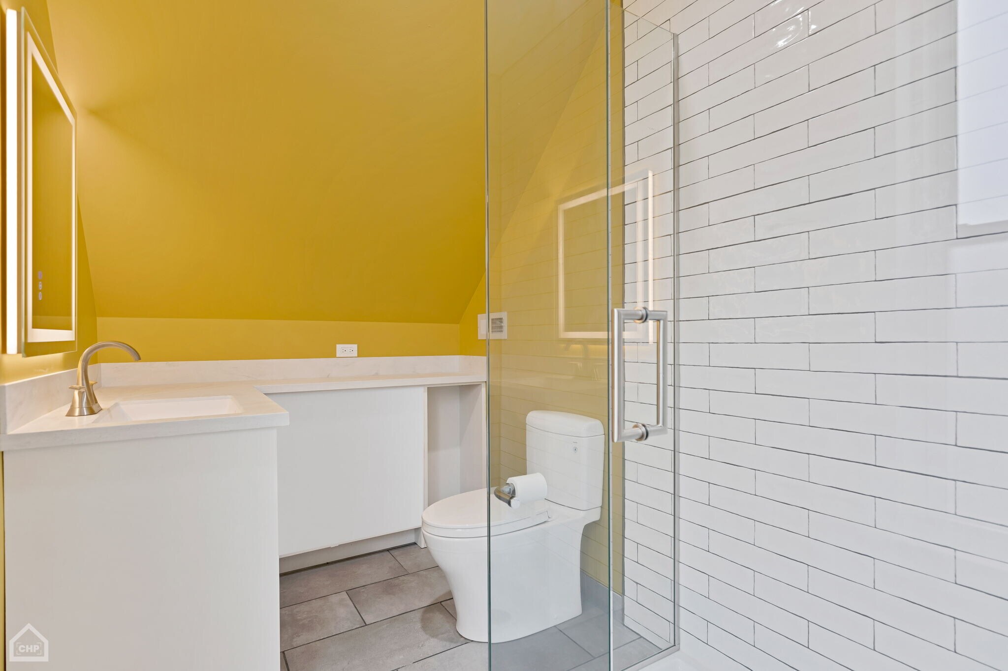 Building Photo - 2103 W Eastwood Ave