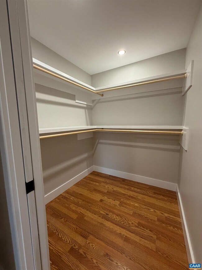 Building Photo - 487 Montreal Ln