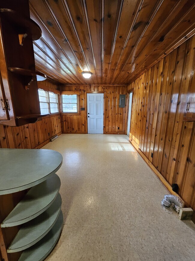 Building Photo - 207 Hooks Ave