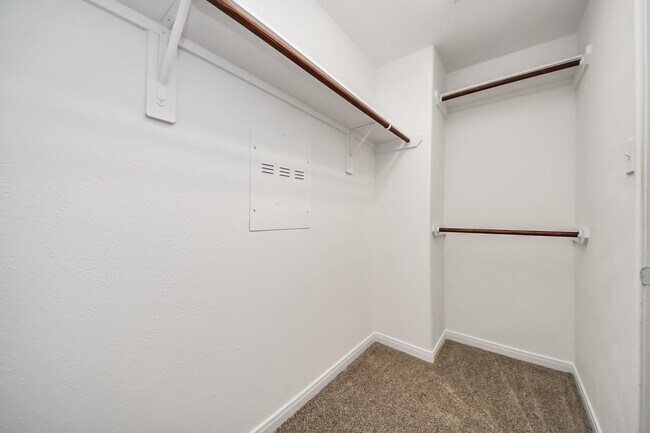 Building Photo - 7447 Oakwood Canyon Dr