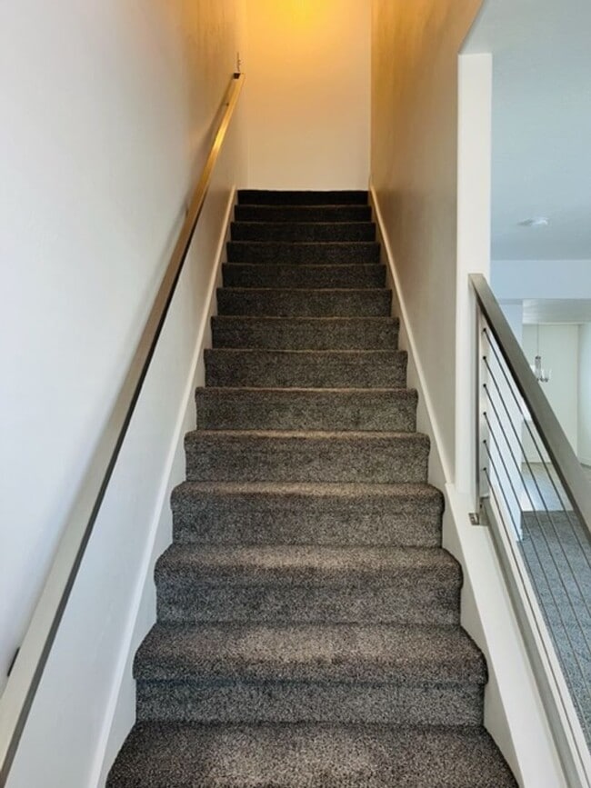 Building Photo - Beautiful 2018 townhome with 2 car garage and tall ceilings.