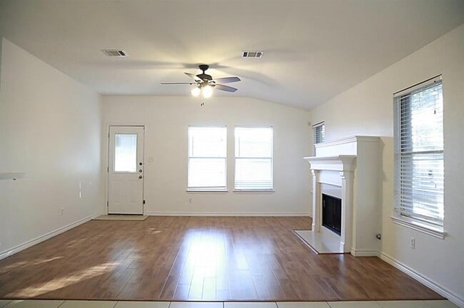 Building Photo - 805 Settlement St