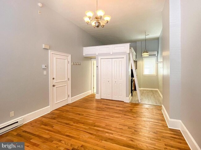 Building Photo - 1728 Mt Vernon St