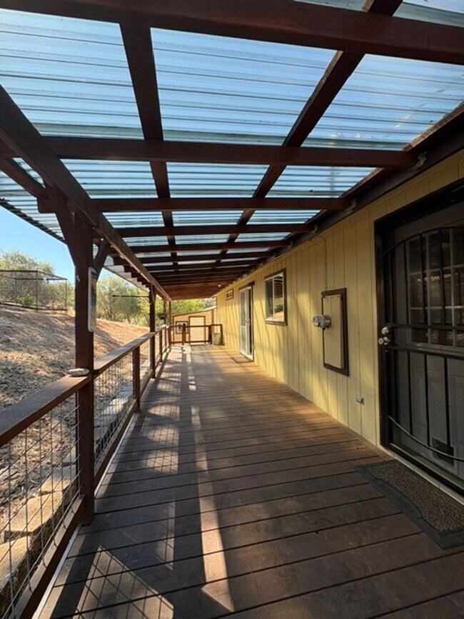 Building Photo - 2040 Upper Black Rock Rd
