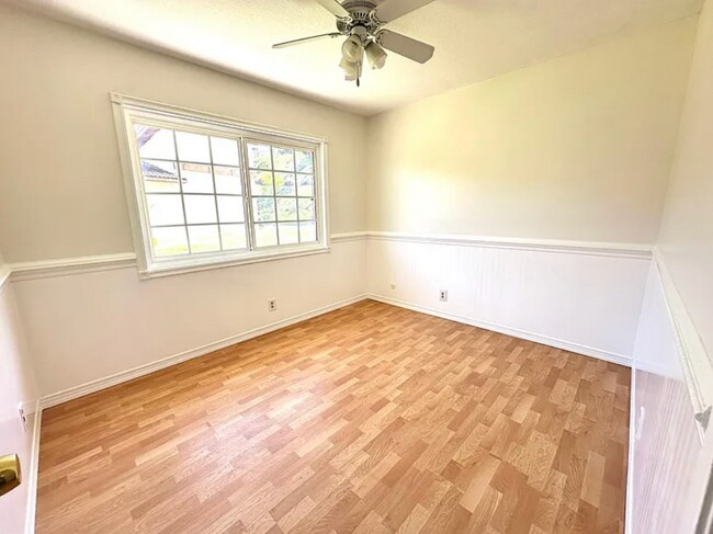 Building Photo - 2723 Moundview Pl