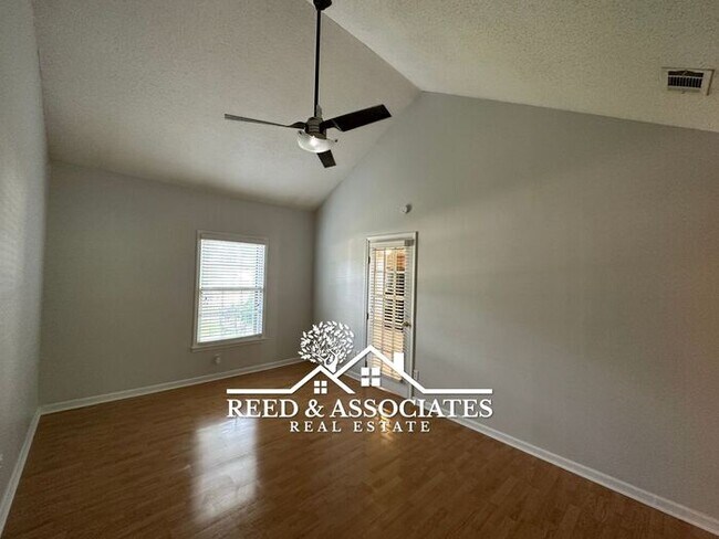 Building Photo - Collierville Townhouse Located on Corner Lot!