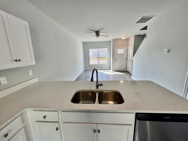 Building Photo - Townhome in Holly Ridge!!