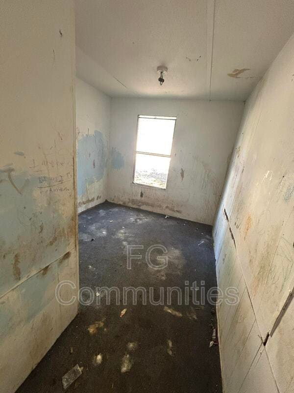 Building Photo - 320 Coleman Rd