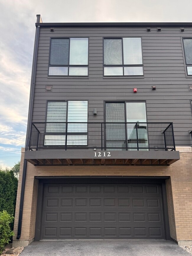 Building Photo - 1212 Quadrant Ln.