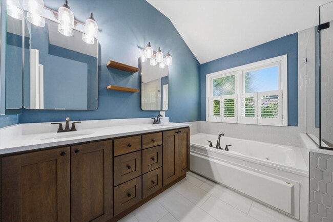 Building Photo - Spacious 4-Bedroom Home with Finished Basement and Modern Upgrades in Grayslake