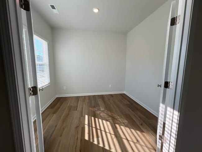 Building Photo - Brand New 4 Bedroom 2.5 Bath Home in Kerne...