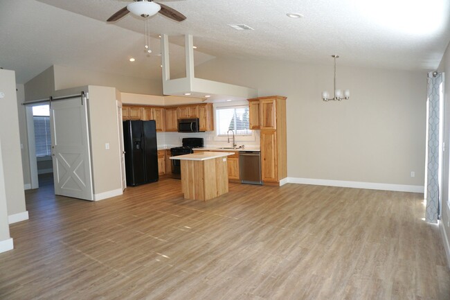 Building Photo - 3-Bedroom  Remodeled Home in Meridian