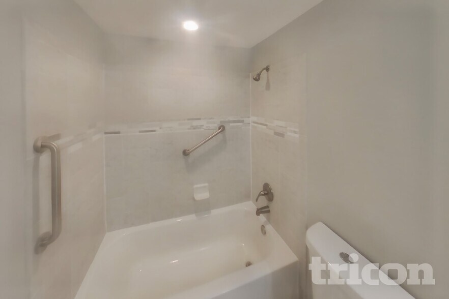 Building Photo - 808 Ruxshire Dr
