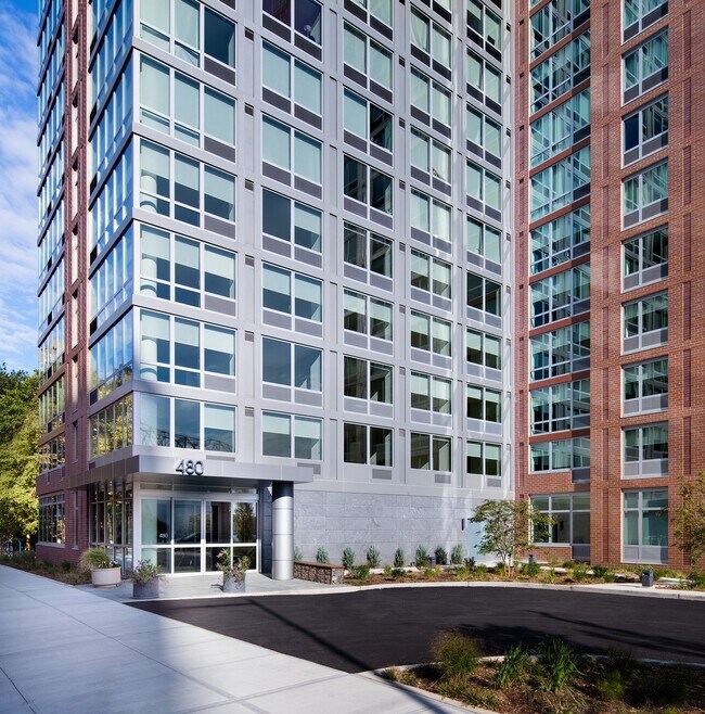 Building Photo - 480 Main St