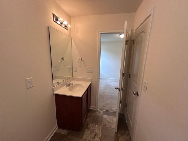 Building Photo - Coming Soon! 3/2.5 High Point Townhome, just north of town near N Main St & I-74