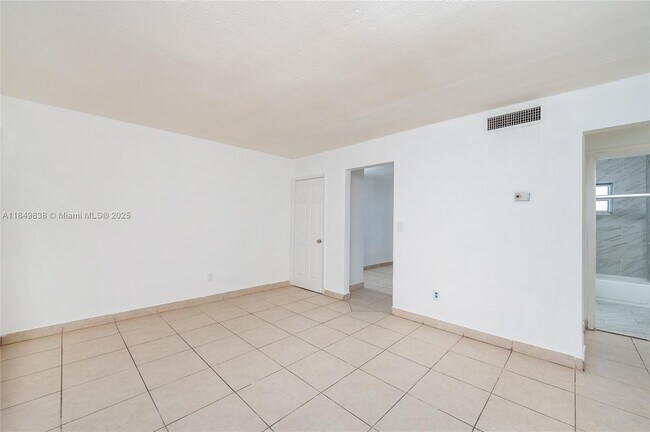 Building Photo - 520 SW Krome Terrace