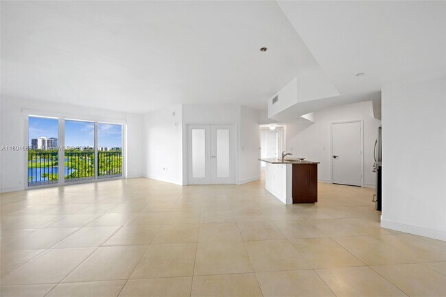 Building Photo - 20000 E Country Club Dr