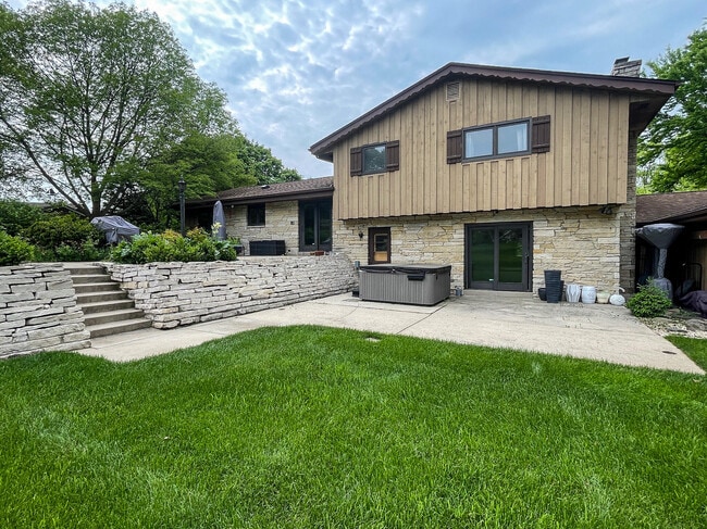Building Photo - 6211 Fisher Ln