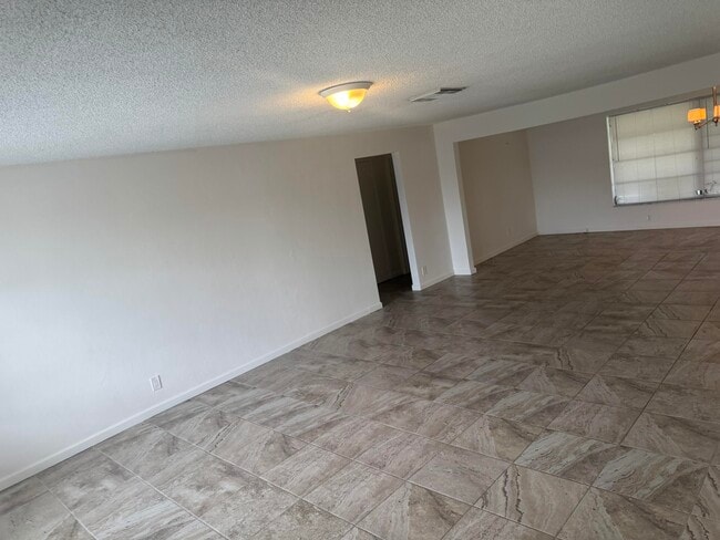 Building Photo - 100 NW 27th St