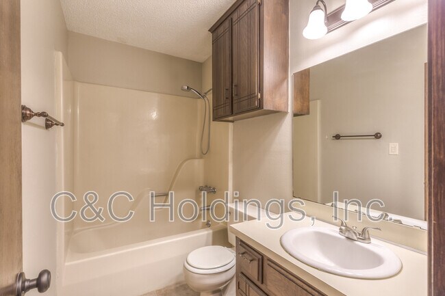 Building Photo - 644 B Earthside Drive