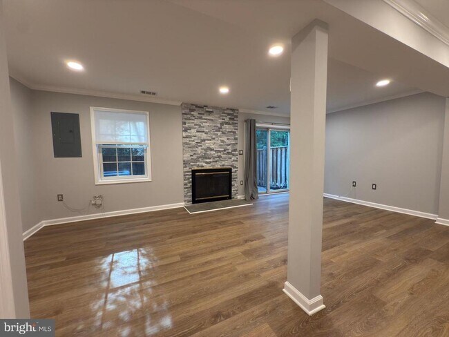 Building Photo - 3945 Wilcoxson Dr