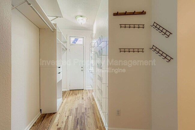 Building Photo - 1376 Pearl St