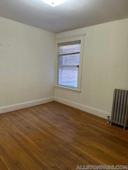 Building Photo - 192 Kelton St