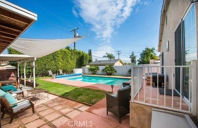 Building Photo - 17827 Burbank Blvd