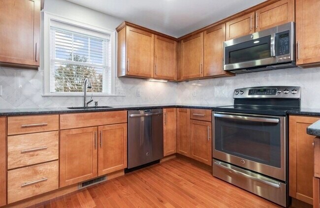 Building Photo - 38 Webster St