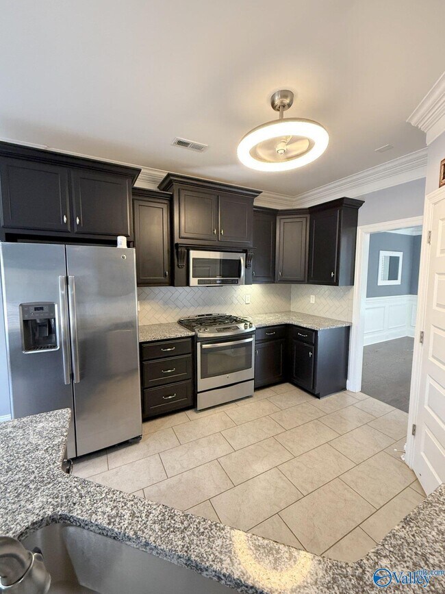 Building Photo - 218 Woodgrove Dr