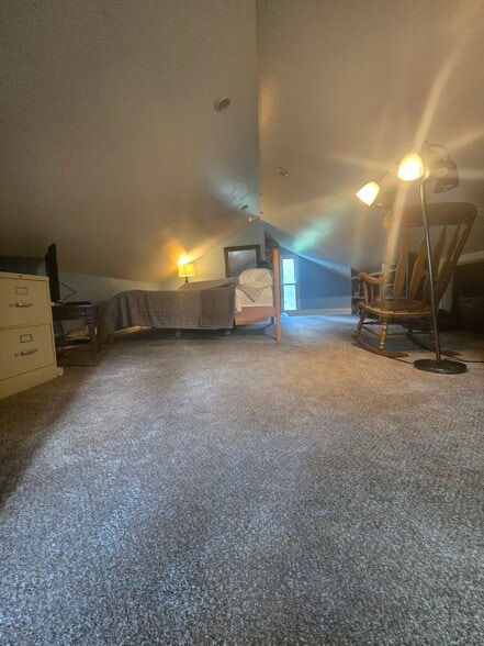 upstairs bedroom pic2 - 5408 Main St