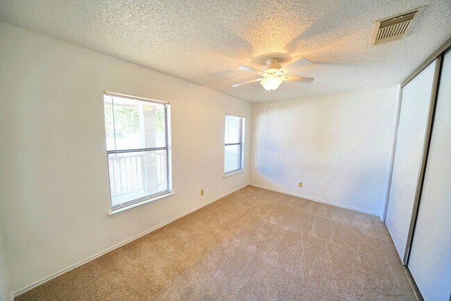 Building Photo - Move-in Ready Home Available in Converse -...