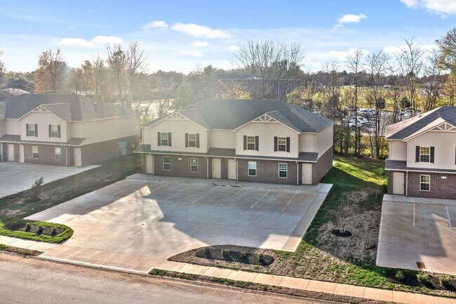 Building Photo - 1007 Glenkirk Dr