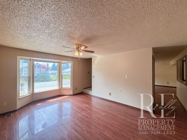 Building Photo - 7880 Oxbow Ave