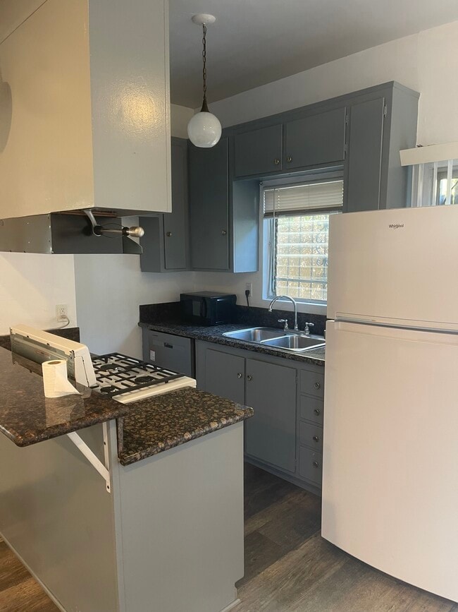 Kitchen - 3750 Clarington Ave