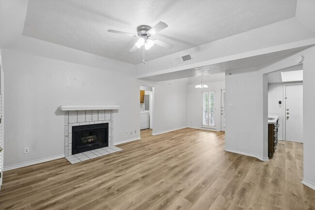 Building Photo - 3105 San Jacinto St